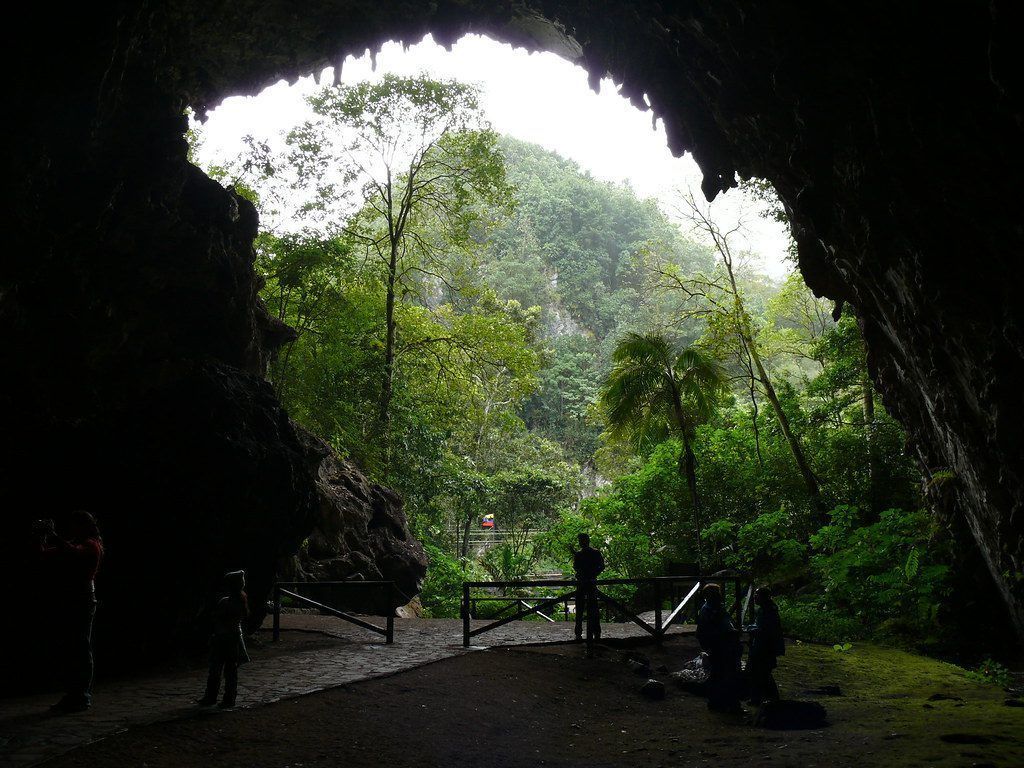 Entrada a la Cueva